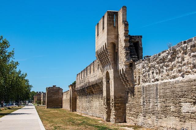 Free things to do in Avignon: remparts d'Avignon