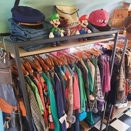 best vintage shops and thrift stores in the south of france in montpellier: Jaja la Fouine 