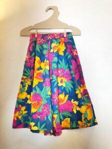 lee berthy best vintage and thrift store shopping in Montpellier South of France midi vintage floral skirt art print