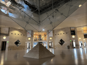 carousel du louvre pyramid