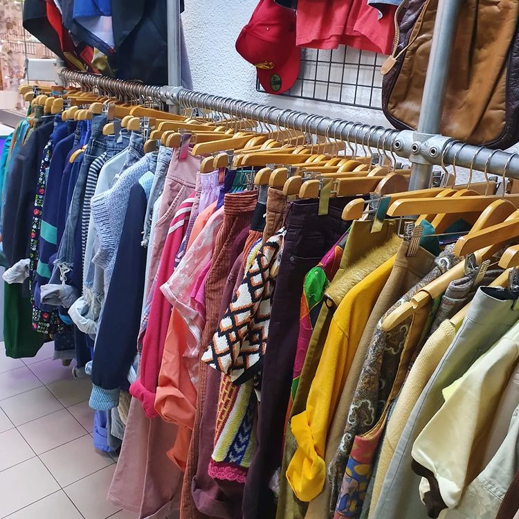 best vintage shops and thrift stores in the south of france in montpellier: Jaja la Fouine