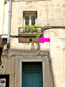 Secret insolite hidden gems things to do in Montpellier: Cannon ball 30 Rue des Etuve