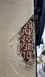Secret hidden gems insolite things to do in Montpellier: Mosaic Street Art