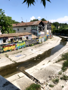 Secret insolite hidden gems things to do in Montpellier: Font Putanelle street art graffiti