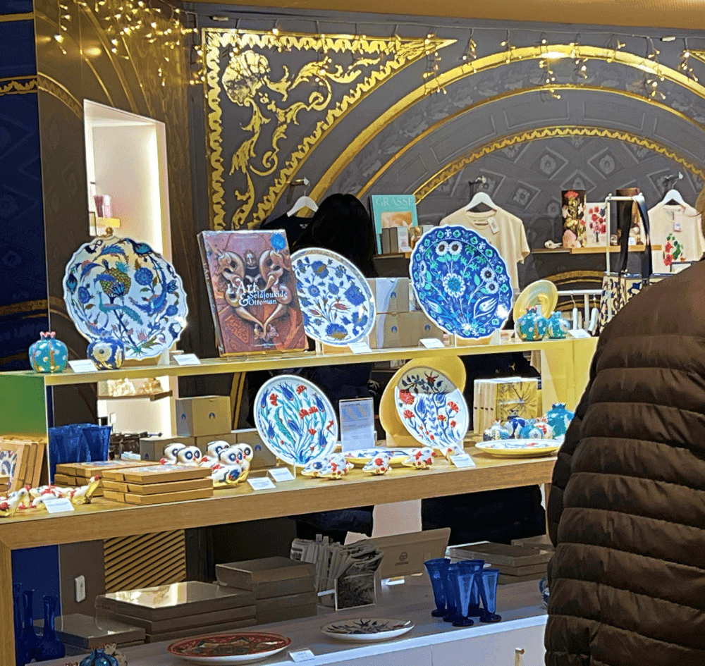 louvre museum gift shop -2 exit art decor plates cooking coasters souvenirs paris 